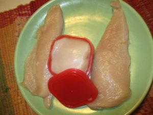 3 chicken breasts in red container filling hack